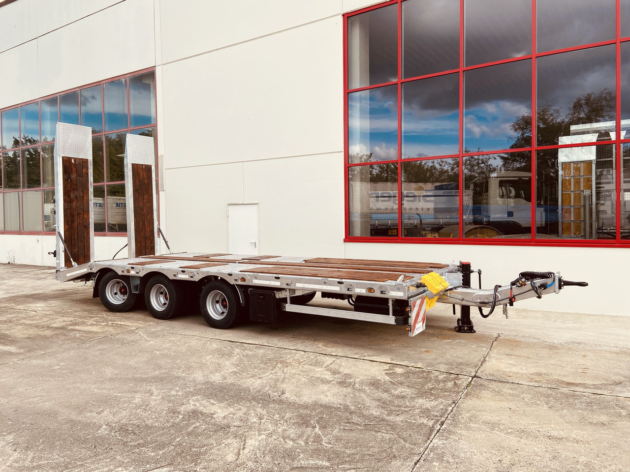 Möslein TT 31 31 t GG Tridem- Tieflader 3 Achs, gelenktNeufahrzeug - קרון נגרר עם מטען נמוך: תמונה 4 Möslein TT 31 31 t GG Tridem- Tieflader 3 Achs, gelenktNeufahrzeug - קרון נגרר עם מטען נמוך: תמונה 4