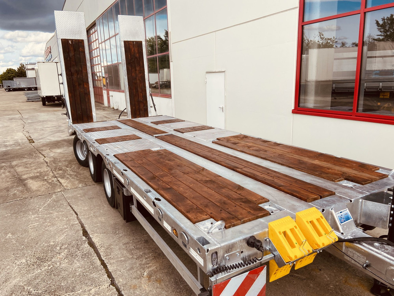 Möslein TT 31 31 t GG Tridem- Tieflader 3 Achs, gelenktNeufahrzeug - קרון נגרר עם מטען נמוך: תמונה 3 Möslein TT 31 31 t GG Tridem- Tieflader 3 Achs, gelenktNeufahrzeug - קרון נגרר עם מטען נמוך: תמונה 3