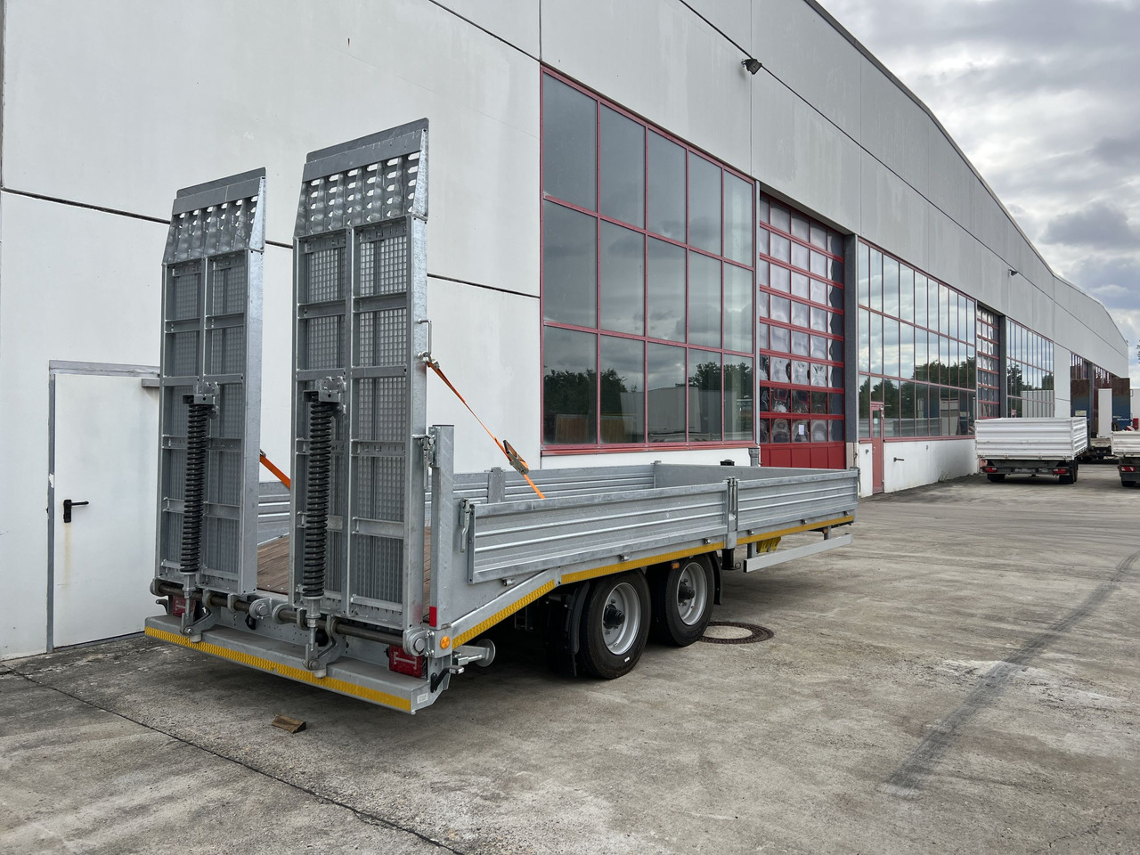 Möslein TT11 BR Neuer Tandemtieflader, breit Rampen - קרון נגרר עם מטען נמוך: תמונה 4 Möslein TT11 BR Neuer Tandemtieflader, breit Rampen - קרון נגרר עם מטען נמוך: תמונה 4