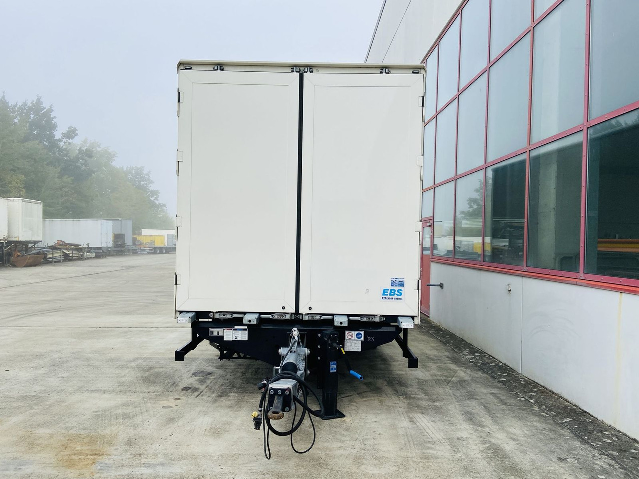 Möslein Tandem Koffer, Ladebordwand 1,5 t + Durchladbar - קרון נגרר בתיבה סגורה: תמונה 3 Möslein Tandem Koffer, Ladebordwand 1,5 t + Durchladbar - קרון נגרר בתיבה סגורה: תמונה 3