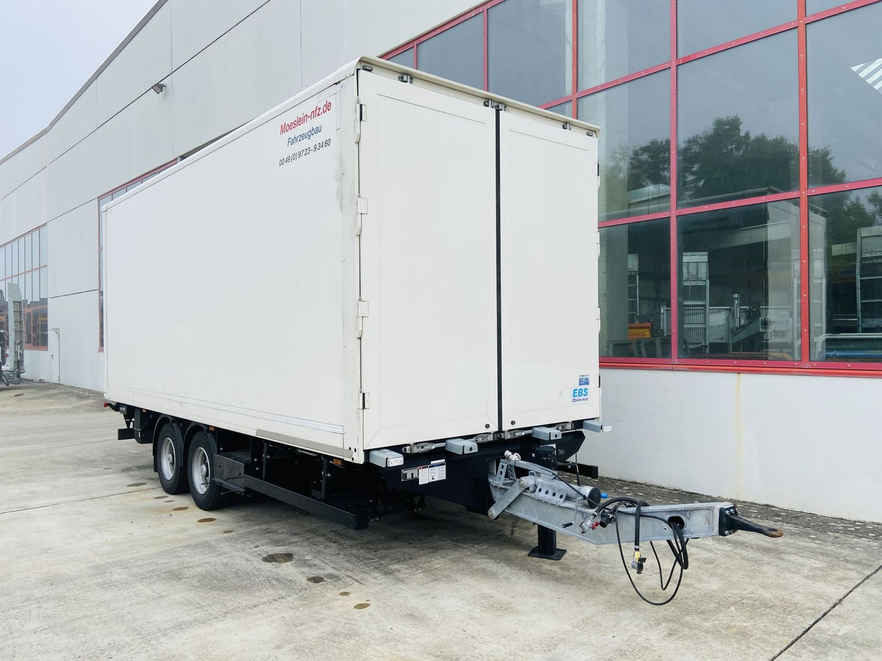 Möslein Tandem Koffer, Ladebordwand 1,5 t + Durchladbar - קרון נגרר בתיבה סגורה: תמונה 1 Möslein Tandem Koffer, Ladebordwand 1,5 t + Durchladbar - קרון נגרר בתיבה סגורה: תמונה 1