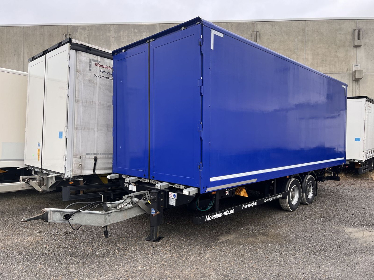 Möslein Tandem Koffer, Ladebordwand + Durchladbar, Weni - קרון נגרר בתיבה סגורה: תמונה 2 Möslein Tandem Koffer, Ladebordwand + Durchladbar, Weni - קרון נגרר בתיבה סגורה: תמונה 2