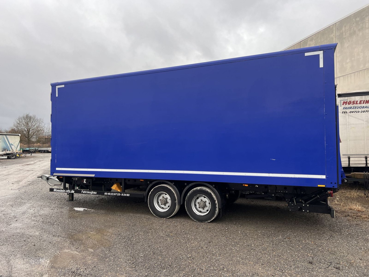 Möslein Tandem Koffer, Ladebordwand + Durchladbar, Weni - קרון נגרר בתיבה סגורה: תמונה 4 Möslein Tandem Koffer, Ladebordwand + Durchladbar, Weni - קרון נגרר בתיבה סגורה: תמונה 4