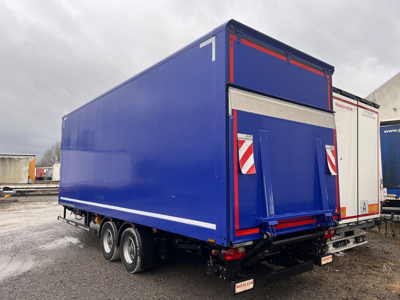 Möslein Tandem Koffer, Ladebordwand + Durchladbar, Weni - קרון נגרר בתיבה סגורה: תמונה 3 Möslein Tandem Koffer, Ladebordwand + Durchladbar, Weni - קרון נגרר בתיבה סגורה: תמונה 3