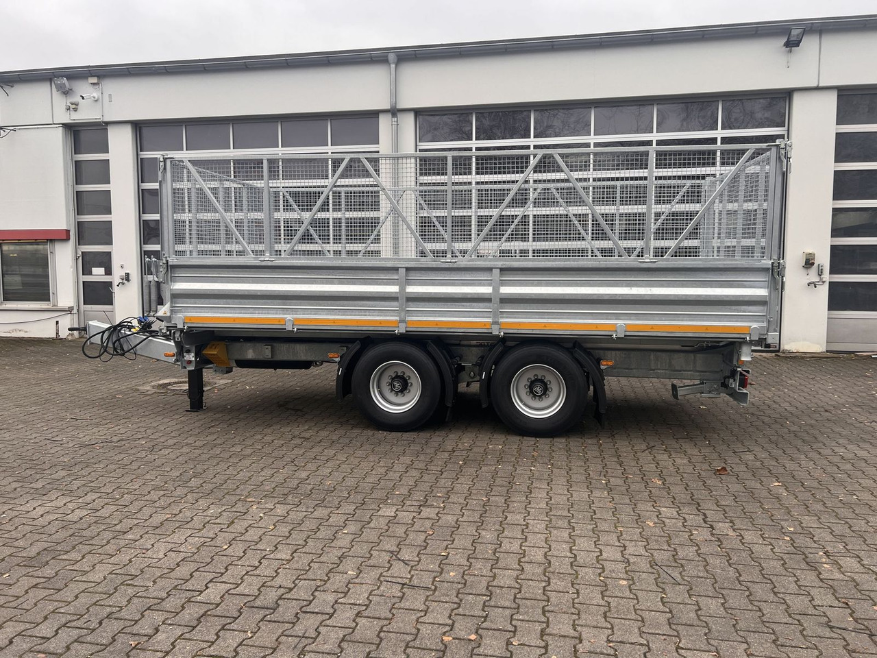 Möslein neuer 19 t Tandemkipper TiefladerGitteraufsatz - קרון נגרר עם מזהיר: תמונה 2 Möslein neuer 19 t Tandemkipper TiefladerGitteraufsatz - קרון נגרר עם מזהיר: תמונה 2