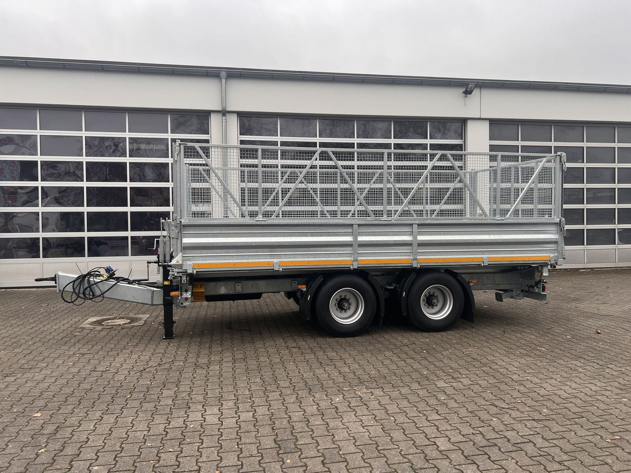 Möslein neuer 19 t Tandemkipper TiefladerGitteraufsatz - קרון נגרר עם מזהיר: תמונה 1 Möslein neuer 19 t Tandemkipper TiefladerGitteraufsatz - קרון נגרר עם מזהיר: תמונה 1