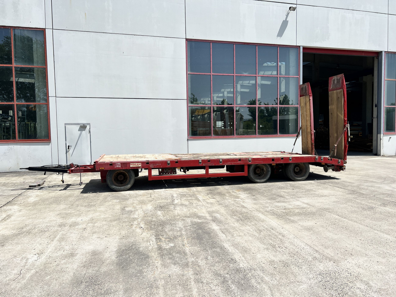 T3 3 Achs Tiefladeranhänger mit gerader Ladefläche - קרון נגרר עם מטען נמוך: תמונה 1 T3 3 Achs Tiefladeranhänger mit gerader Ladefläche - קרון נגרר עם מטען נמוך: תמונה 1