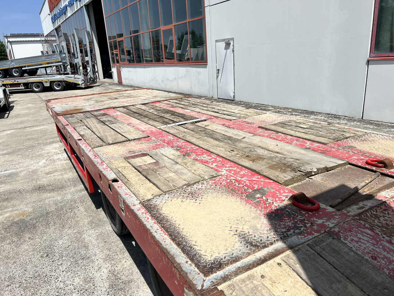 T3 3 Achs Tiefladeranhänger mit gerader Ladefläche - קרון נגרר עם מטען נמוך: תמונה 4 T3 3 Achs Tiefladeranhänger mit gerader Ladefläche - קרון נגרר עם מטען נמוך: תמונה 4