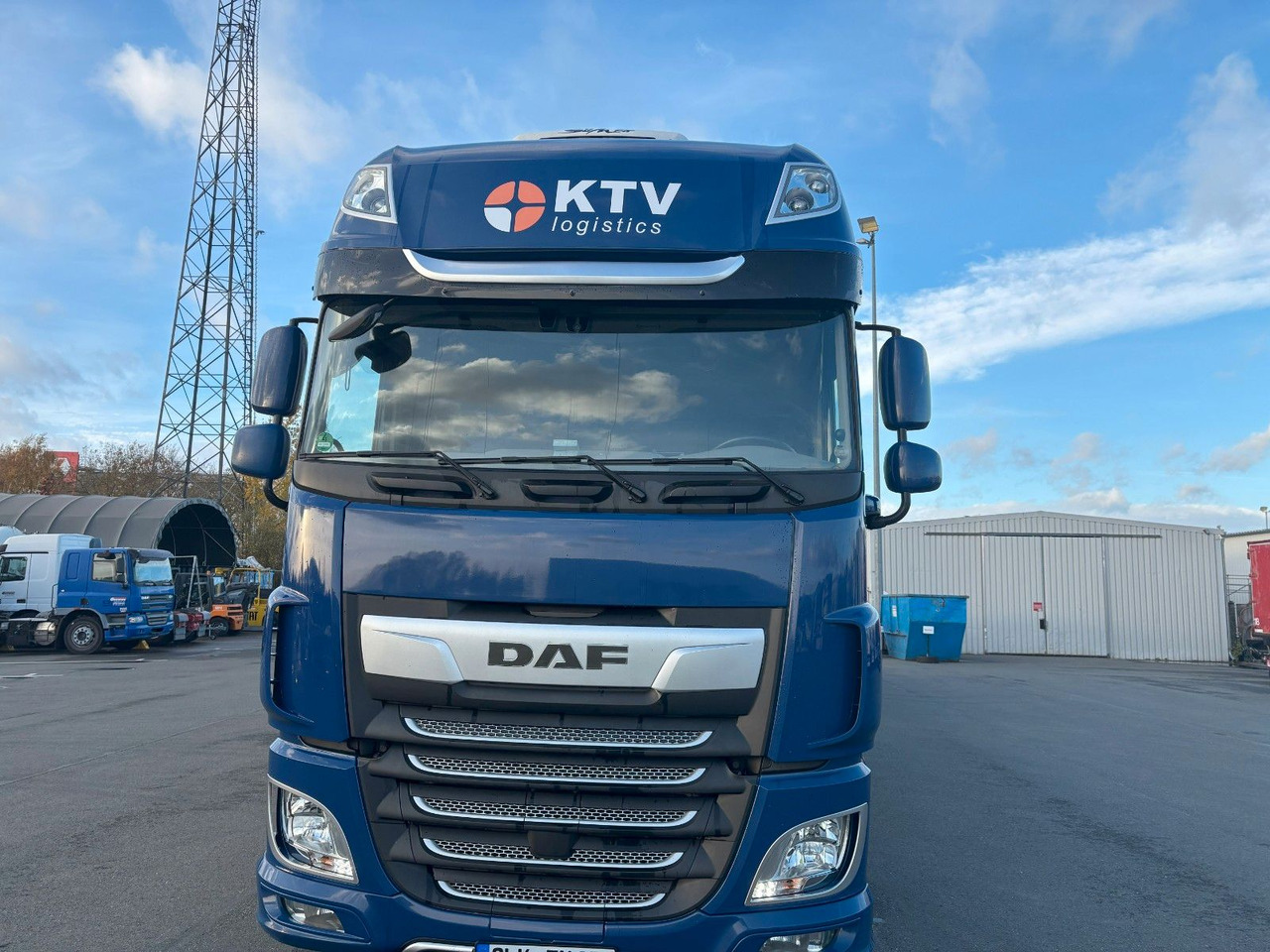 DAF SSC XF 480 Jumbo + Anh Wecon Staplerhalterung - משאית וילונות צד, קרון נגרר עם וילונות צד: תמונה 3 DAF SSC XF 480 Jumbo + Anh Wecon Staplerhalterung - משאית וילונות צד, קרון נגרר עם וילונות צד: תמונה 3
