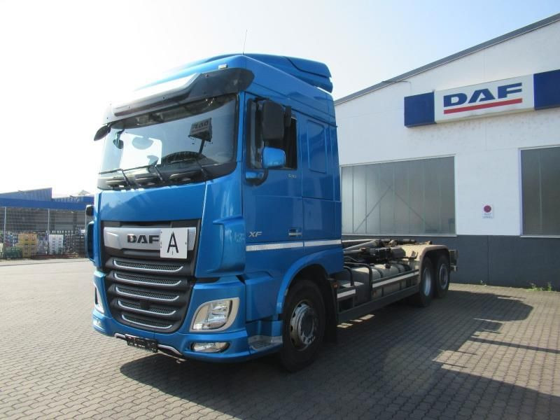 DAF FAN XF 530 SC Abrollkipper - משאית הרמת וו: תמונה 1 DAF FAN XF 530 SC Abrollkipper - משאית הרמת וו: תמונה 1