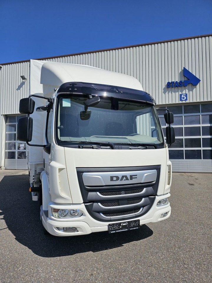 DAF LF 210 7,49t Spier Pritsche-Plane LBW Tageszulas DAF FA LF 210 08t Spier Pritsche mit LBW - משאית וילונות צד: תמונה 2 DAF LF 210 7,49t Spier Pritsche-Plane LBW Tageszulas DAF FA LF 210 08t Spier Pritsche mit LBW - משאית וילונות צד: תמונה 2