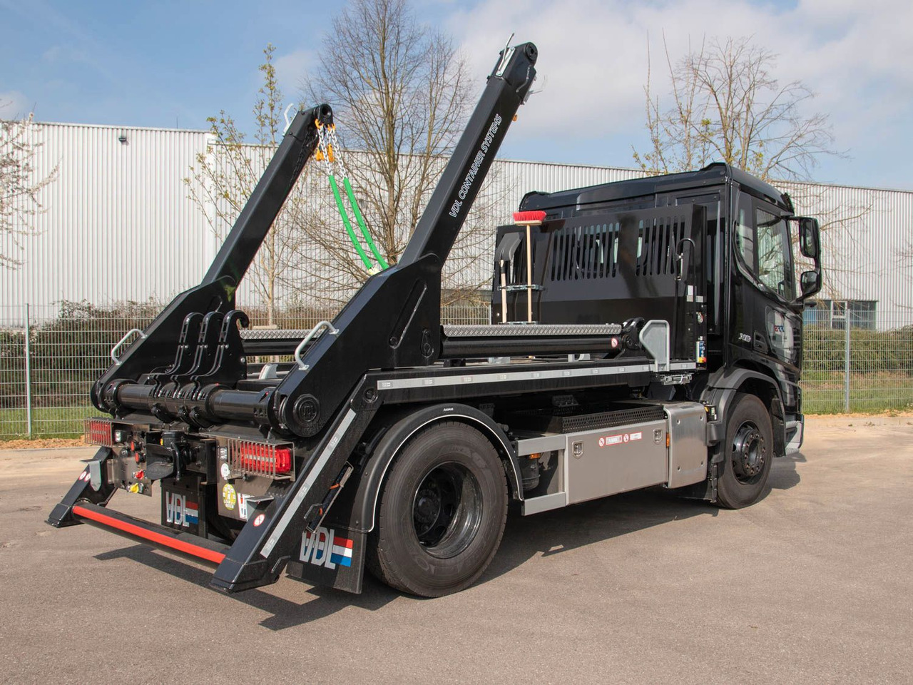 DAF XD 410 FA Absetzkipper DAF XD 410 FA Absetzkipper - משאית דילוג העמסה: תמונה 2 DAF XD 410 FA Absetzkipper DAF XD 410 FA Absetzkipper - משאית דילוג העמסה: תמונה 2