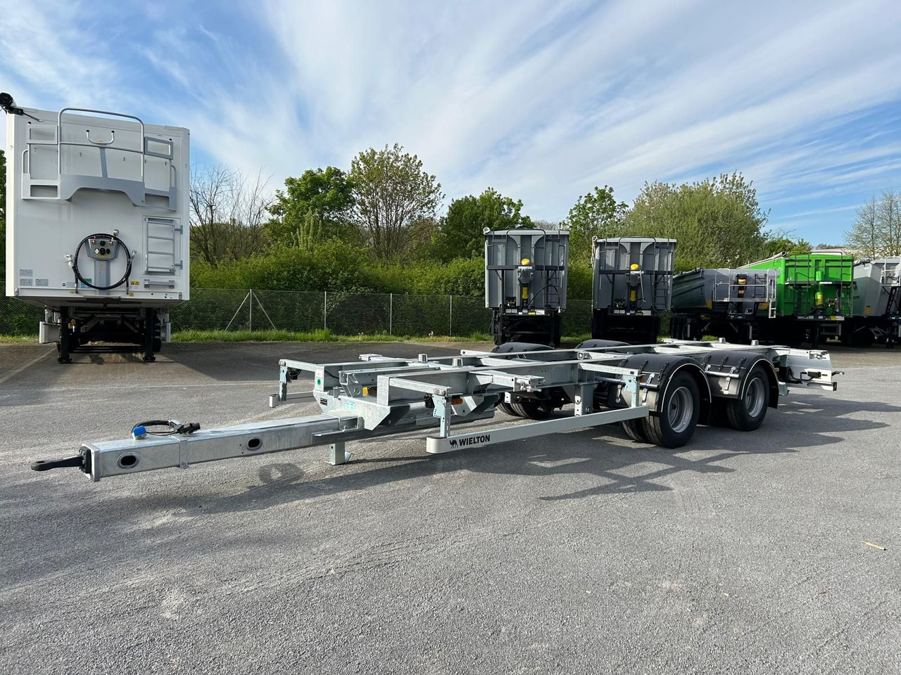 Wielton BDF Anhänger VOLUME Abstellhöhe 920-1020 mm Wielton BDF Anhänger VOLUME Abstellhöhe 920-1020 mm - קרון נגרר מוביל מכולות/ החלפת גוף: תמונה 1 Wielton BDF Anhänger VOLUME Abstellhöhe 920-1020 mm Wielton BDF Anhänger VOLUME Abstellhöhe 920-1020 mm - קרון נגרר מוביל מכולות/ החלפת גוף: תמונה 1