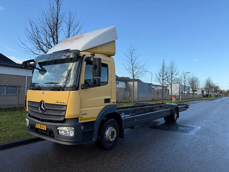 Mercedes-Benz Atego 1518 L 7-2015 - משאית עם שלדת תא: תמונה 1 Mercedes-Benz Atego 1518 L 7-2015 - משאית עם שלדת תא: תמונה 1
