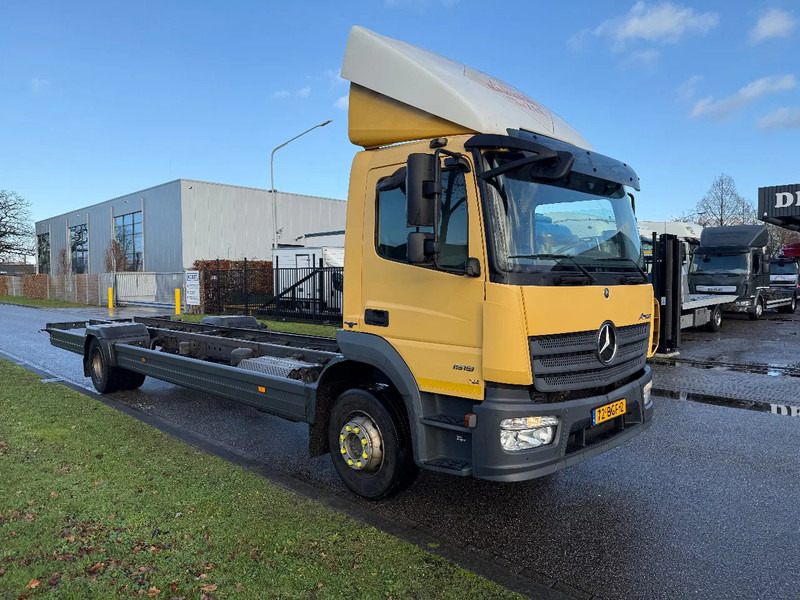 Mercedes-Benz Atego 1518 L 7-2015 - משאית עם שלדת תא: תמונה 2 Mercedes-Benz Atego 1518 L 7-2015 - משאית עם שלדת תא: תמונה 2