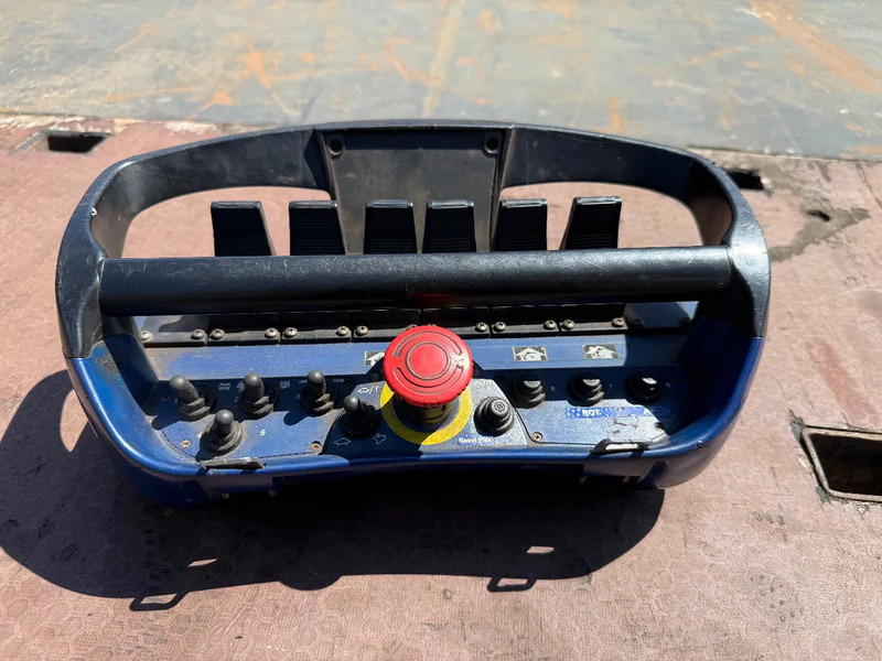 Renault Premium Lander PM 36 P radio control !!! - משאית מנוף: תמונה 4 Renault Premium Lander PM 36 P radio control !!! - משאית מנוף: תמונה 4