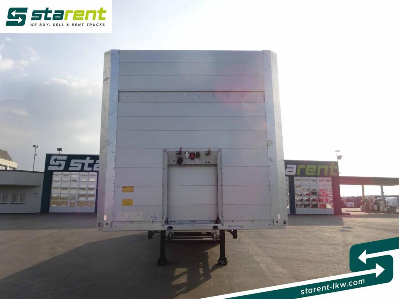 Schmitz Baustofftrailer Liftachse Rungen 80cm Bordwände - סמיטריילר צד נופל/ שטוח: תמונה 2 Schmitz Baustofftrailer Liftachse Rungen 80cm Bordwände - סמיטריילר צד נופל/ שטוח: תמונה 2