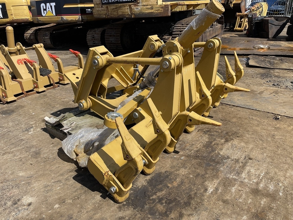 CAT 16h 16g ripper - מרטש עבור מכונת בנייה: תמונה 2 CAT 16h 16g ripper - מרטש עבור מכונת בנייה: תמונה 2