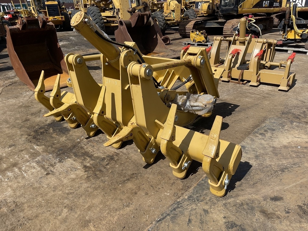 CAT 16h 16g ripper - מרטש עבור מכונת בנייה: תמונה 1 CAT 16h 16g ripper - מרטש עבור מכונת בנייה: תמונה 1