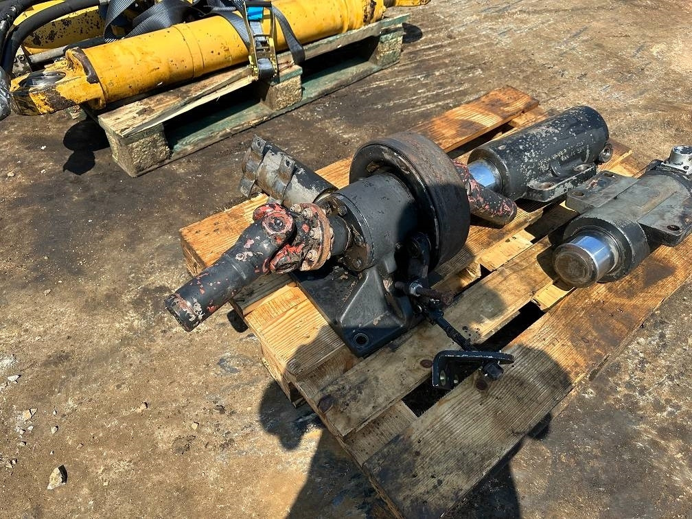 CAT 214 B FT gearbox - מחפר גלגלים: תמונה 2 CAT 214 B FT gearbox - מחפר גלגלים: תמונה 2