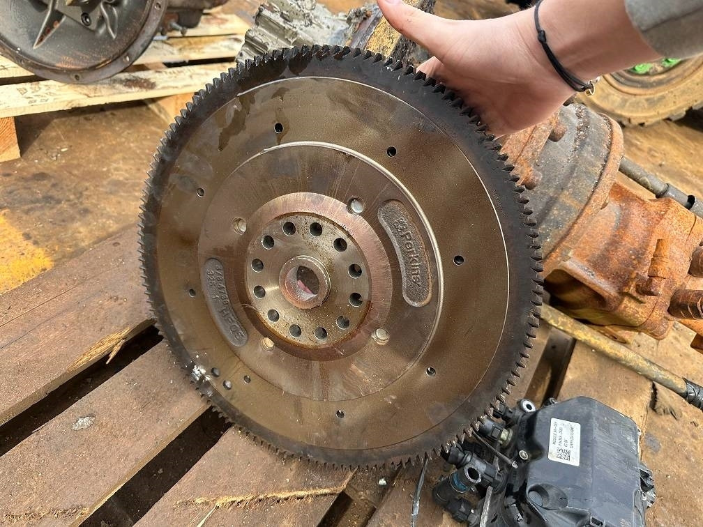 CAT 323 c7.1acert flywheel 378-4739 2009173 - מנוע עבור מכונת בנייה: תמונה 3 CAT 323 c7.1acert flywheel 378-4739 2009173 - מנוע עבור מכונת בנייה: תמונה 3