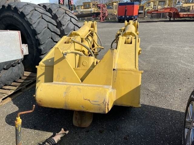 CAT D 8 R Ripper - מרטש עבור מכונת בנייה: תמונה 2 CAT D 8 R Ripper - מרטש עבור מכונת בנייה: תמונה 2
