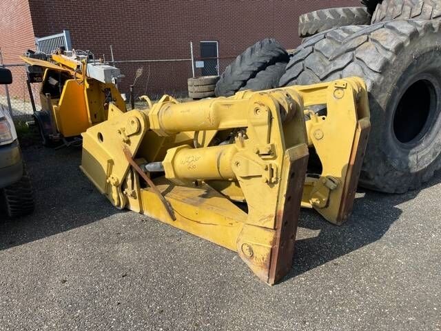 CAT D 8 R Ripper - מרטש עבור מכונת בנייה: תמונה 1 CAT D 8 R Ripper - מרטש עבור מכונת בנייה: תמונה 1