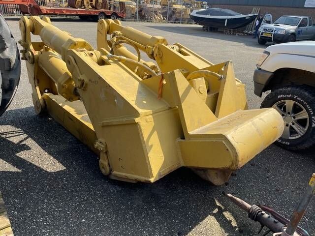 CAT D 8 R Ripper - מרטש עבור מכונת בנייה: תמונה 3 CAT D 8 R Ripper - מרטש עבור מכונת בנייה: תמונה 3