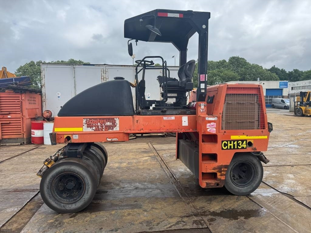 Dynapac CP 142 - רולר פניאומטי: תמונה 1 Dynapac CP 142 - רולר פניאומטי: תמונה 1