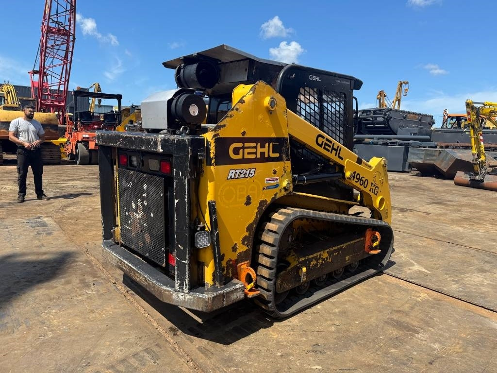 Gehl RT 215 - מעמיס היגוי החלקה: תמונה 5 Gehl RT 215 - מעמיס היגוי החלקה: תמונה 5