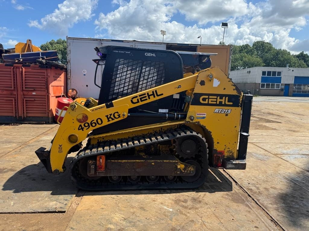 Gehl RT 215 - מעמיס היגוי החלקה: תמונה 1 Gehl RT 215 - מעמיס היגוי החלקה: תמונה 1