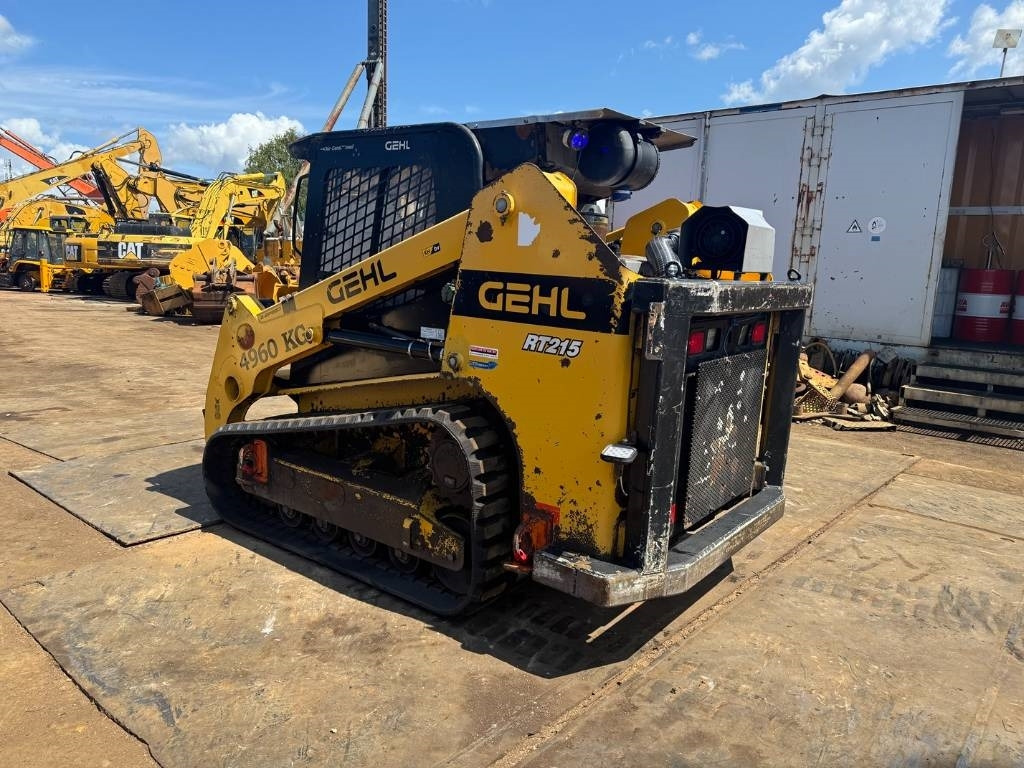 Gehl RT 215 - מעמיס היגוי החלקה: תמונה 3 Gehl RT 215 - מעמיס היגוי החלקה: תמונה 3