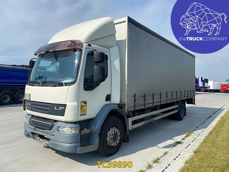 DAF LF 55 220 - משאית וילונות צד: תמונה 1 DAF LF 55 220 - משאית וילונות צד: תמונה 1
