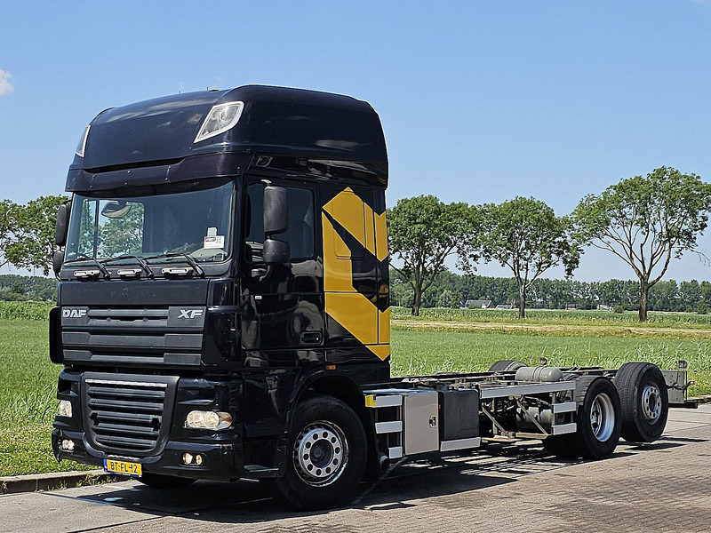 DAF XF 105.460 SSC 6X2 FAS MANUAL - משאית עם שלדת תא: תמונה 2 DAF XF 105.460 SSC 6X2 FAS MANUAL - משאית עם שלדת תא: תמונה 2