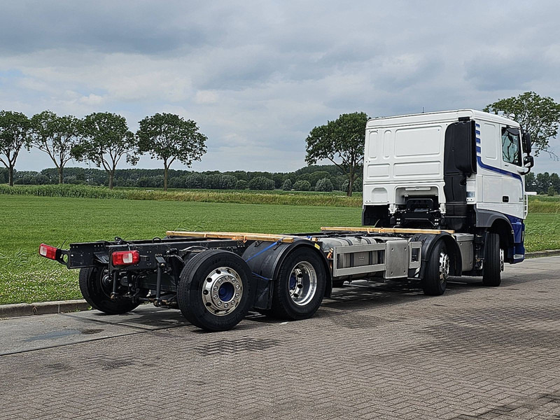DAF XF 460 8X2 MAN. INT. ADR - משאית עם שלדת תא: תמונה 3 DAF XF 460 8X2 MAN. INT. ADR - משאית עם שלדת תא: תמונה 3