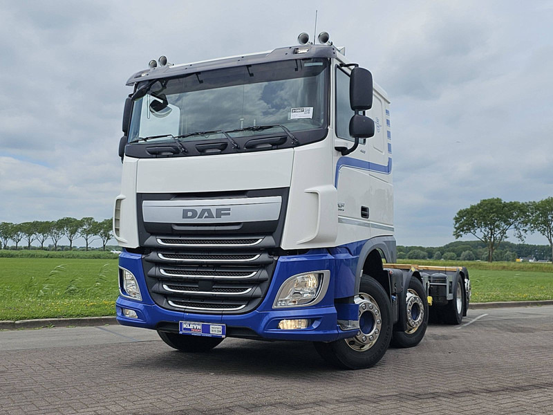 DAF XF 460 8X2 MAN. INT. ADR - משאית עם שלדת תא: תמונה 1 DAF XF 460 8X2 MAN. INT. ADR - משאית עם שלדת תא: תמונה 1