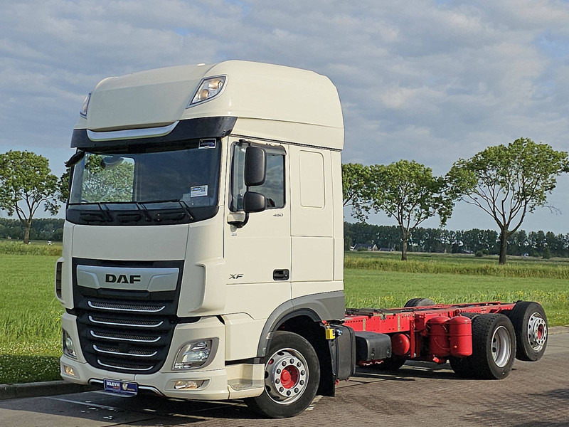 DAF XF 480 SSC 6X2 FAR INTARDER - משאית עם שלדת תא: תמונה 2 DAF XF 480 SSC 6X2 FAR INTARDER - משאית עם שלדת תא: תמונה 2