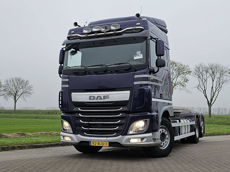 DAF XF 510 6X2 FAN STEERAXLE - משאית מערכת כבלים: תמונה 1 DAF XF 510 6X2 FAN STEERAXLE - משאית מערכת כבלים: תמונה 1