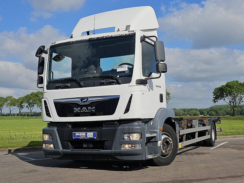MAN 12.250 TGM LL AIRCO TAILLIFT - מוביל מכולות/ משאית החלפת גוף: תמונה 1 MAN 12.250 TGM LL AIRCO TAILLIFT - מוביל מכולות/ משאית החלפת גוף: תמונה 1