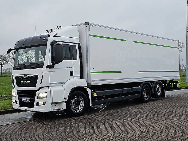 MAN 26.420 TGS 6X2-4 LL LIFT ISOBOX - משאית תיבה: תמונה 2 MAN 26.420 TGS 6X2-4 LL LIFT ISOBOX - משאית תיבה: תמונה 2