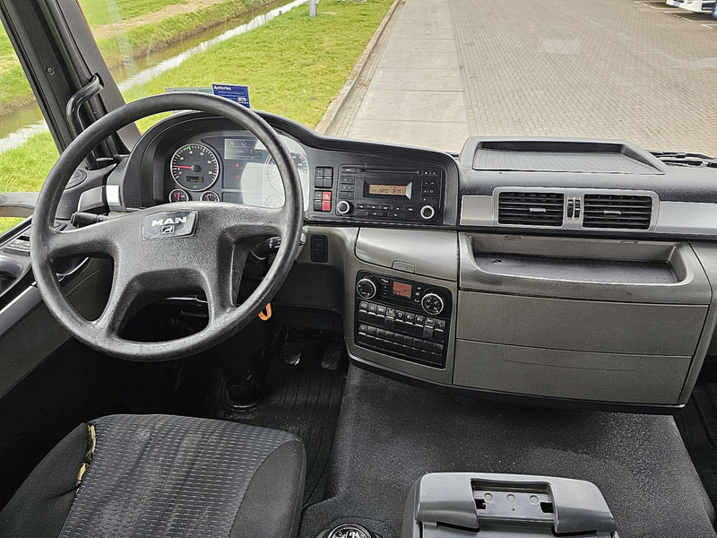Interior photo 1: הַחכָּרָה MAN 33.400 TGS 6X4 MAN 33.400 TGS 6X4