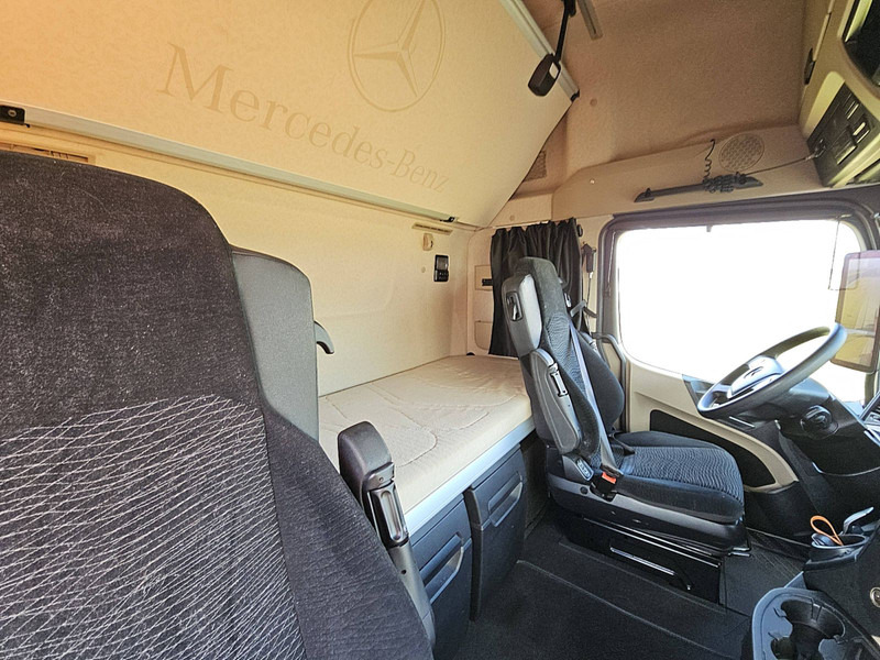 Interior photo 3: יחידת טרקטור Mercedes-Benz ACTROS 1848 LS MP5 GIGASPACE
