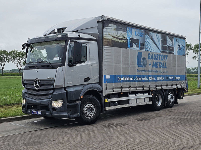 Mercedes-Benz ANTOS 2543 + FORKLIFT PALFINGER - משאית וילונות צד: תמונה 2 Mercedes-Benz ANTOS 2543 + FORKLIFT PALFINGER - משאית וילונות צד: תמונה 2