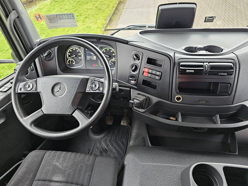 Interior photo 1: מוביל מכולות/ משאית החלפת גוף Mercedes-Benz ATEGO 1227 AIRCO WB 475 AHK