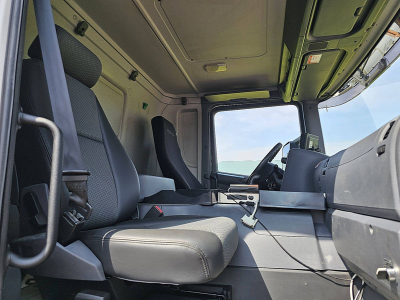 משאית מכל Scania P360: תמונה 7