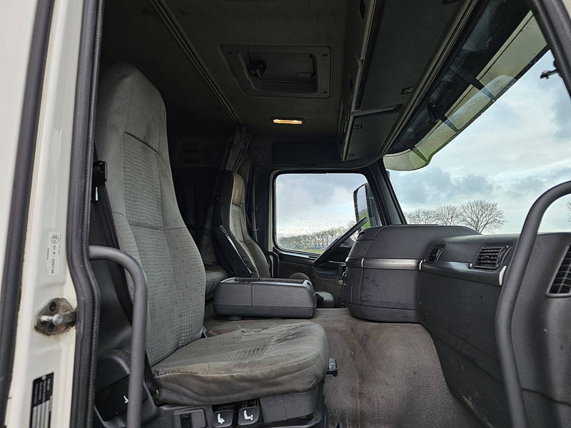 Interior photo 1: משאית מערכת כבלים Volvo FM 12.380 6X2 BOOGIE  NL-TRUCK
