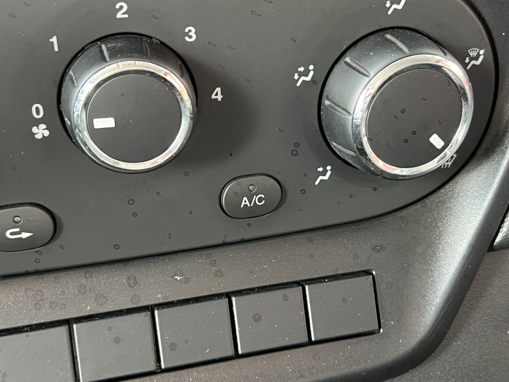 Iveco Daily 35S14 MAXI 4,35m Portaltüren Klima Kamera - כלי רכב מסחרי עם תיבה: תמונה 2 Iveco Daily 35S14 MAXI 4,35m Portaltüren Klima Kamera - כלי רכב מסחרי עם תיבה: תמונה 2