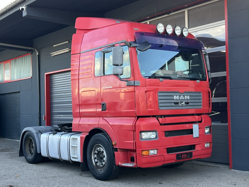 MAN TGA 18.440 Klimaaut Comfortschift Schaltgetriebe - יחידת טרקטור: תמונה 1 MAN TGA 18.440 Klimaaut Comfortschift Schaltgetriebe - יחידת טרקטור: תמונה 1
