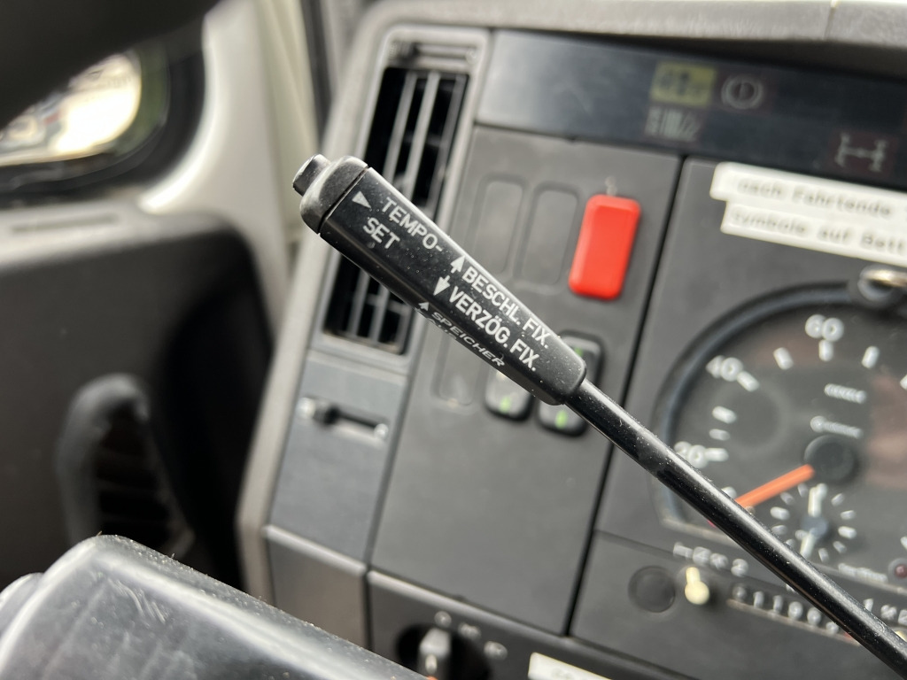 Mercedes-Benz SK 1827L Motorbremse Schlafkab Voll-Luftfederung - משאית וילונות צד: תמונה 2 Mercedes-Benz SK 1827L Motorbremse Schlafkab Voll-Luftfederung - משאית וילונות צד: תמונה 2