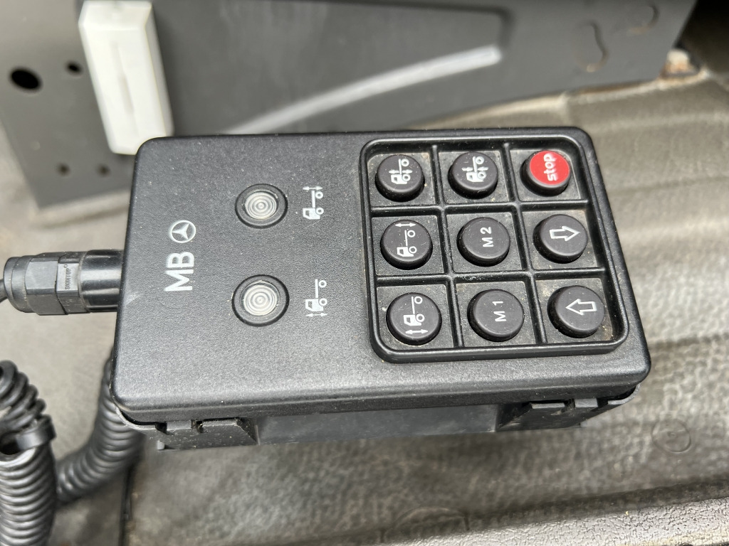 Mercedes-Benz SK 1827L Motorbremse Schlafkab Voll-Luftfederung - משאית וילונות צד: תמונה 5 Mercedes-Benz SK 1827L Motorbremse Schlafkab Voll-Luftfederung - משאית וילונות צד: תמונה 5